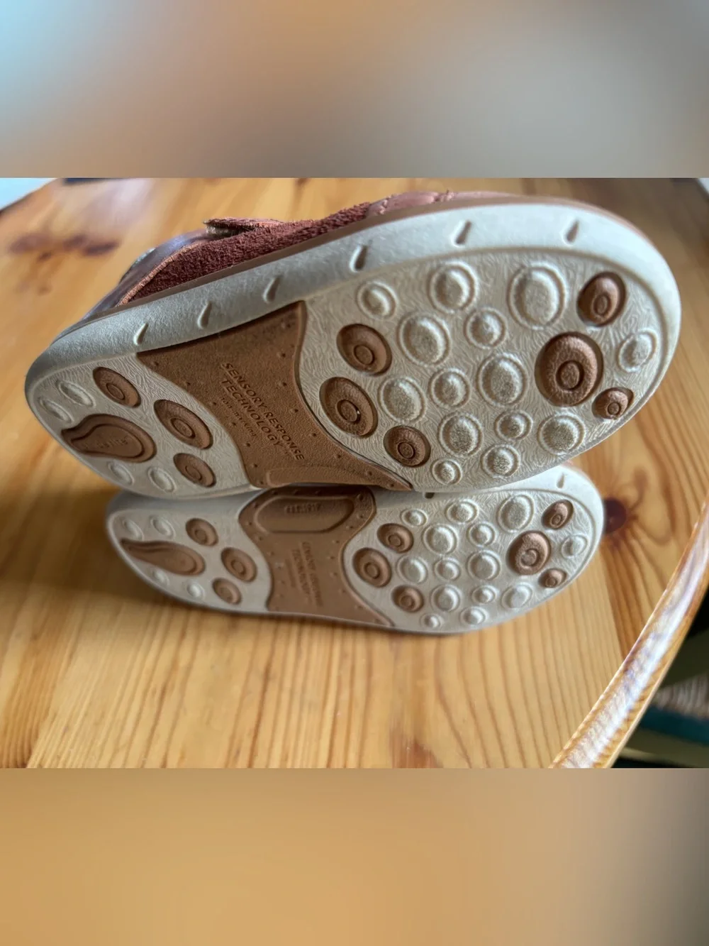 Stride Rite 6 WIDE Charlie Boys’ Leather Sneakers